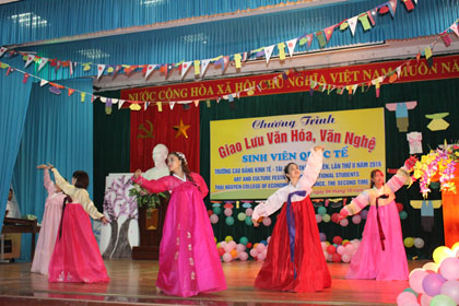 Giao lưu văn hoá văn nghệ sinh viên quốc tế lần thứ 2.